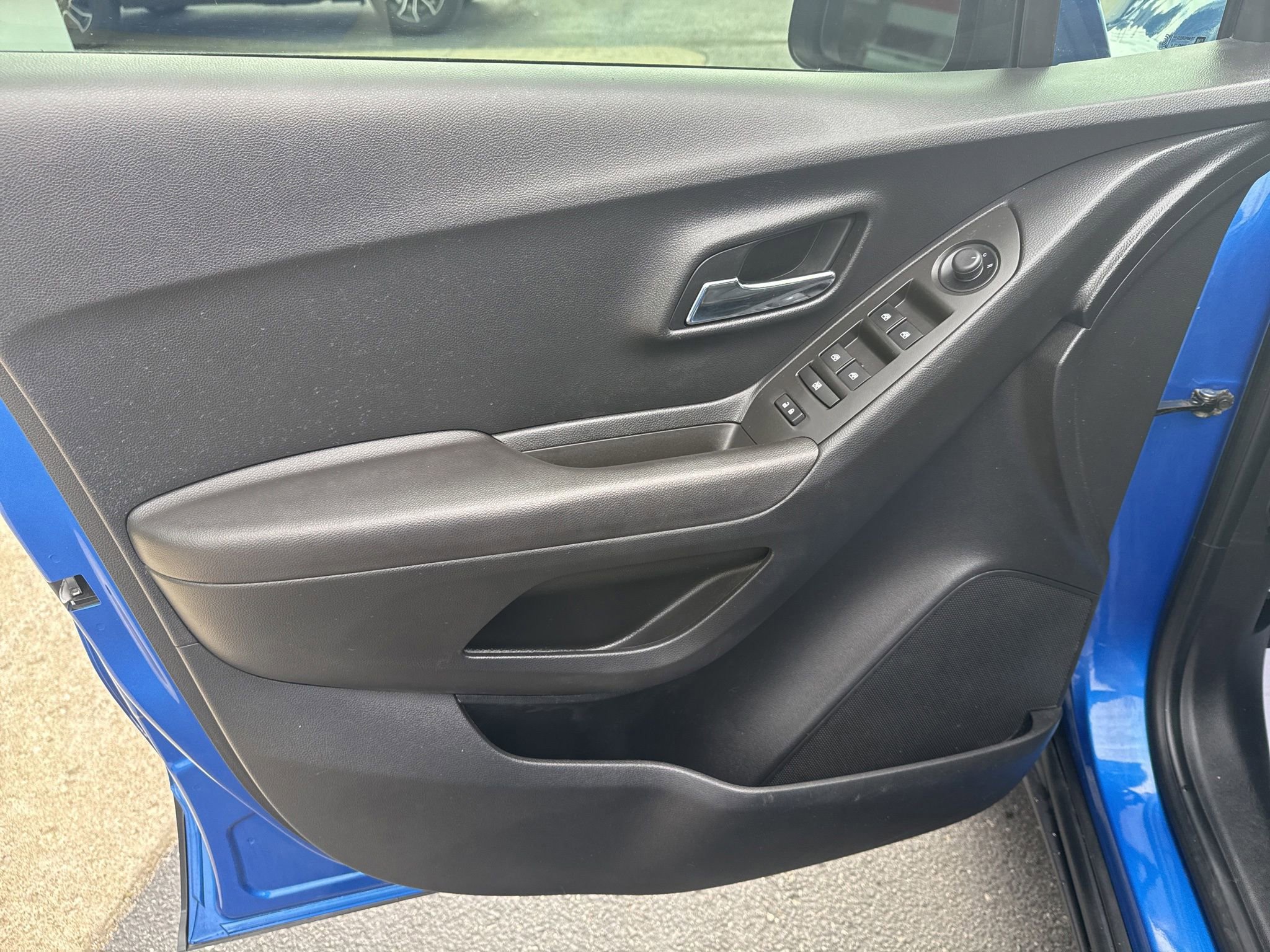 Used 2015 Chevrolet Trax LS AWD/4WD image 21