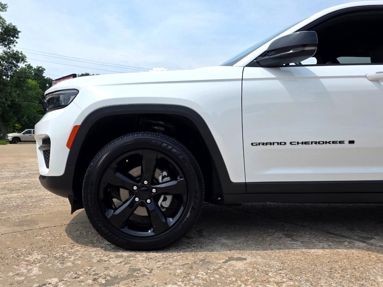 Used 2024 Jeep Grand Cherokee Altitude image 29