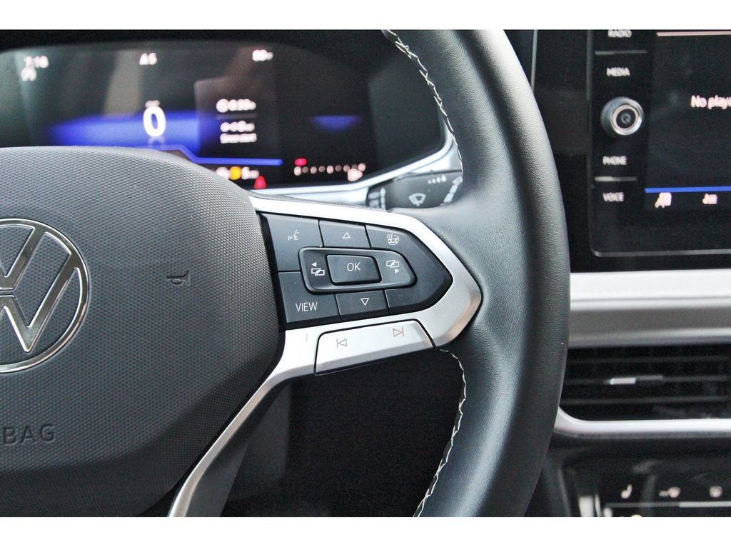 Used 2025 Volkswagen Taos SE FWD image 20