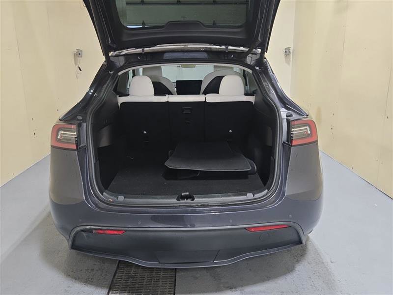 Used 2021 Tesla Model Y Performance image 9