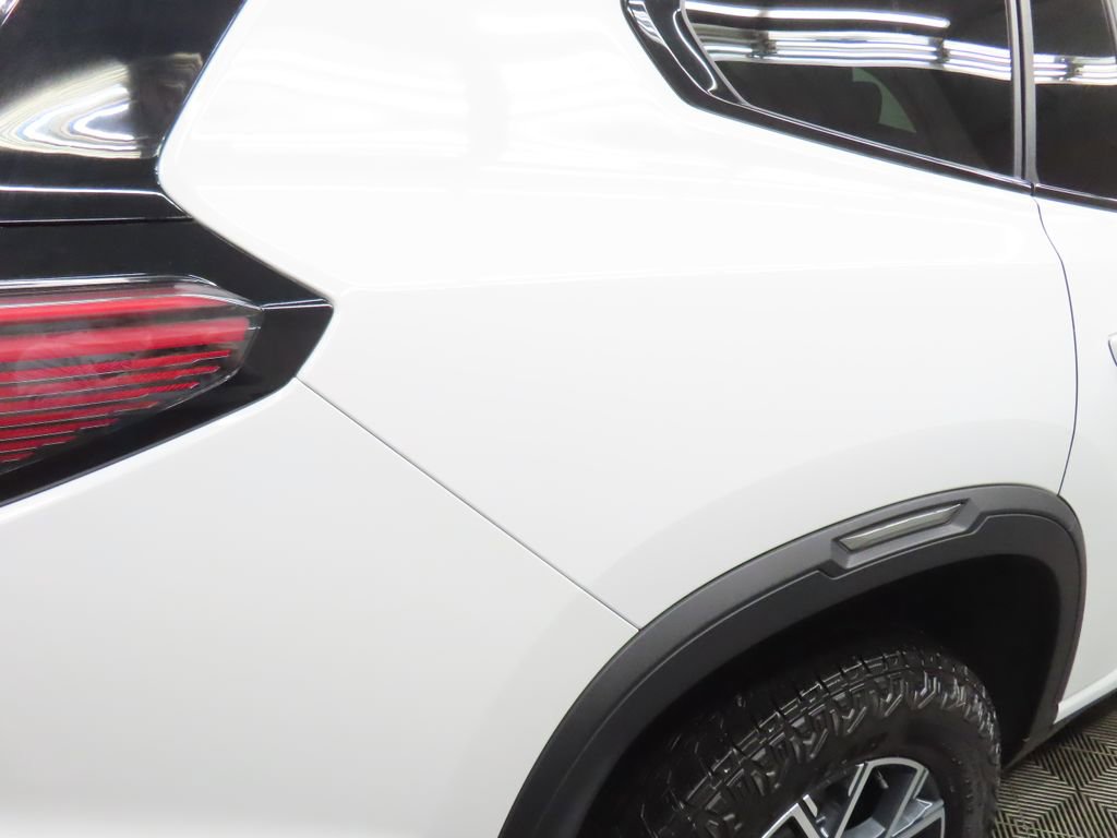 Used 2024 GMC Acadia AT4 w/ Luxury Package image 36