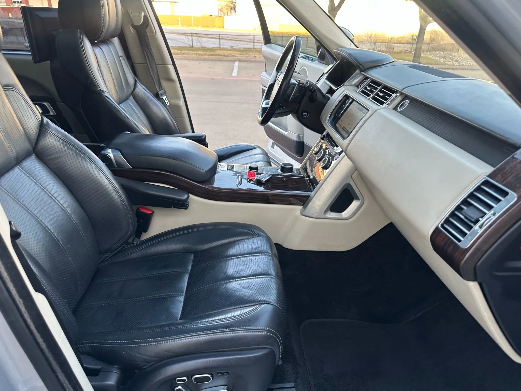 Used 2014 Land Rover Range Rover Long Wheelbase Autobiography image 27