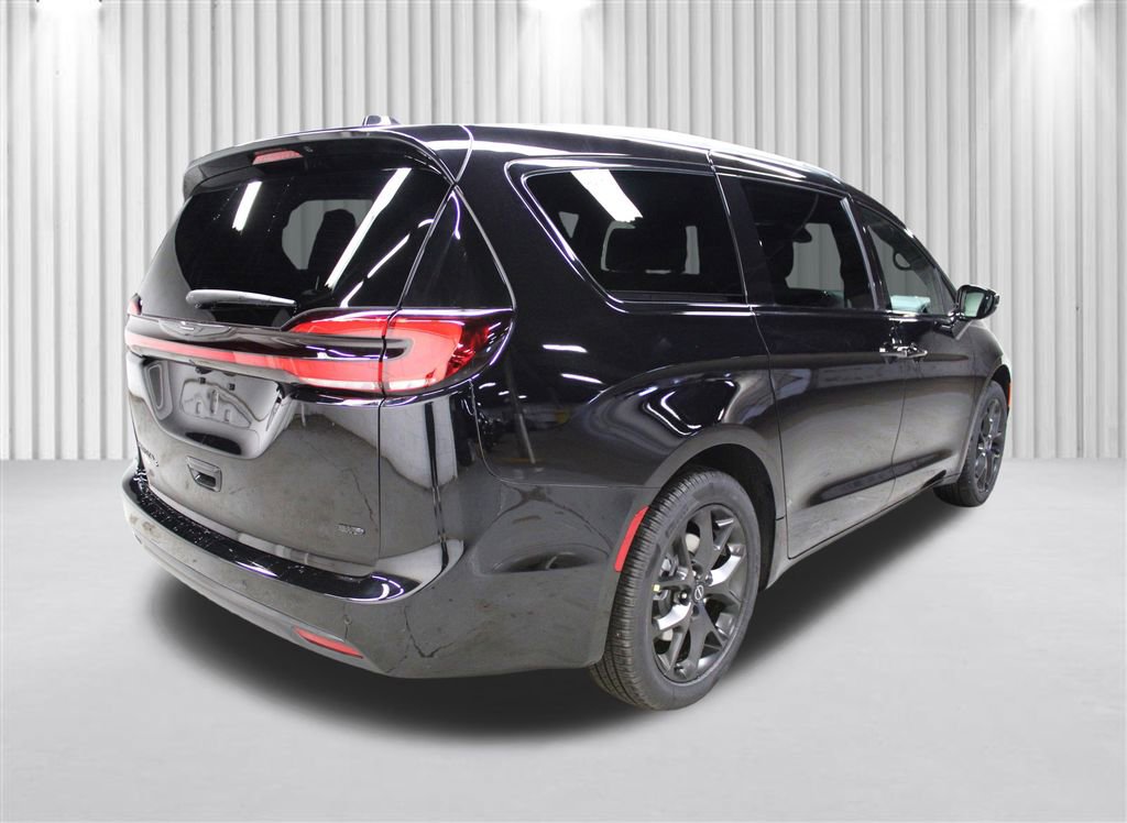 New 2026 Chrysler Pacifica Select image 3