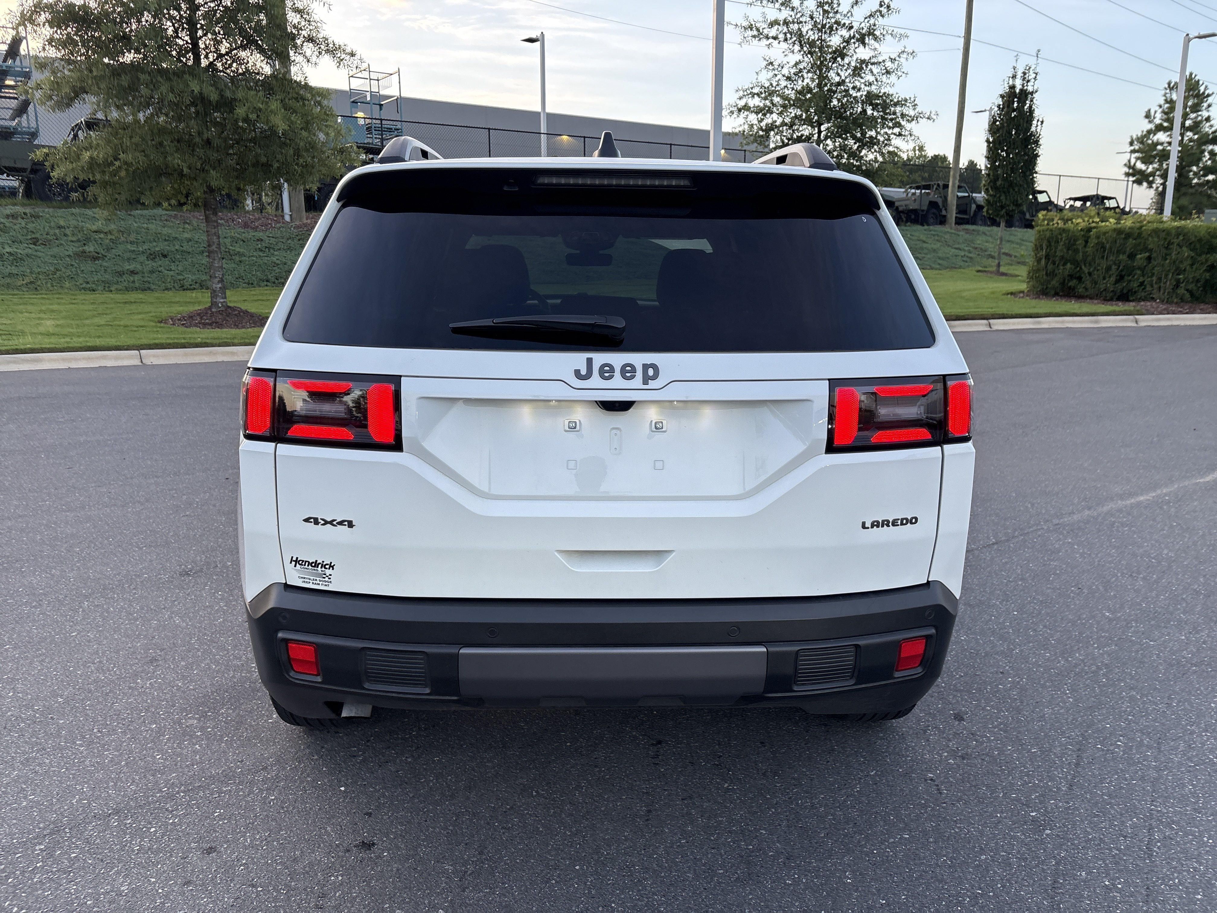 Used 2026 Jeep Cherokee Laredo AWD/4WD image 12