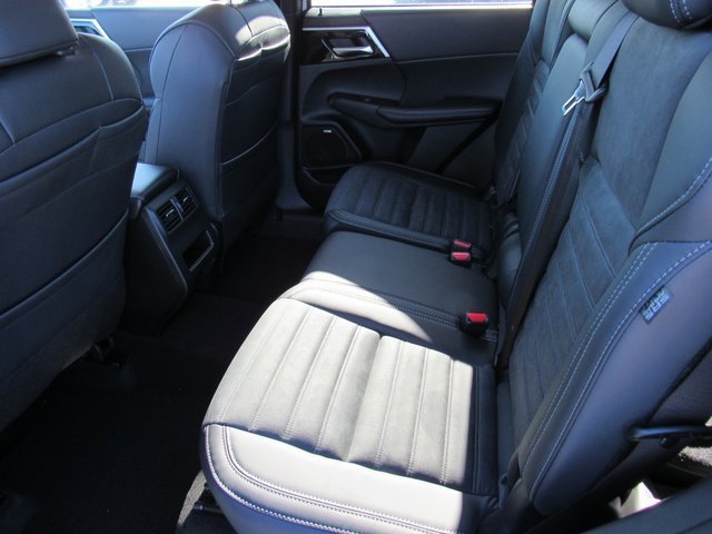 New 2025 Mitsubishi Outlander AWD image 10