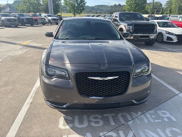 Used 2018 Chrysler 300 Touring w/ Sport Appearance Package AWD/4WD image 8