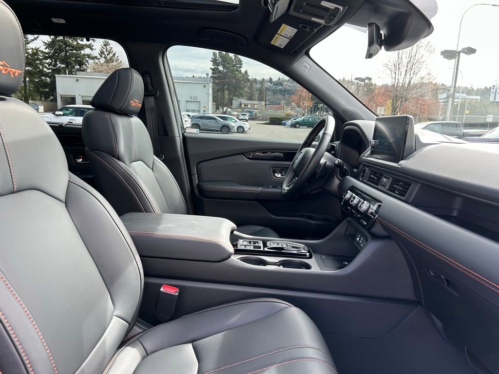 Used 2025 Honda Pilot TrailSport image 18