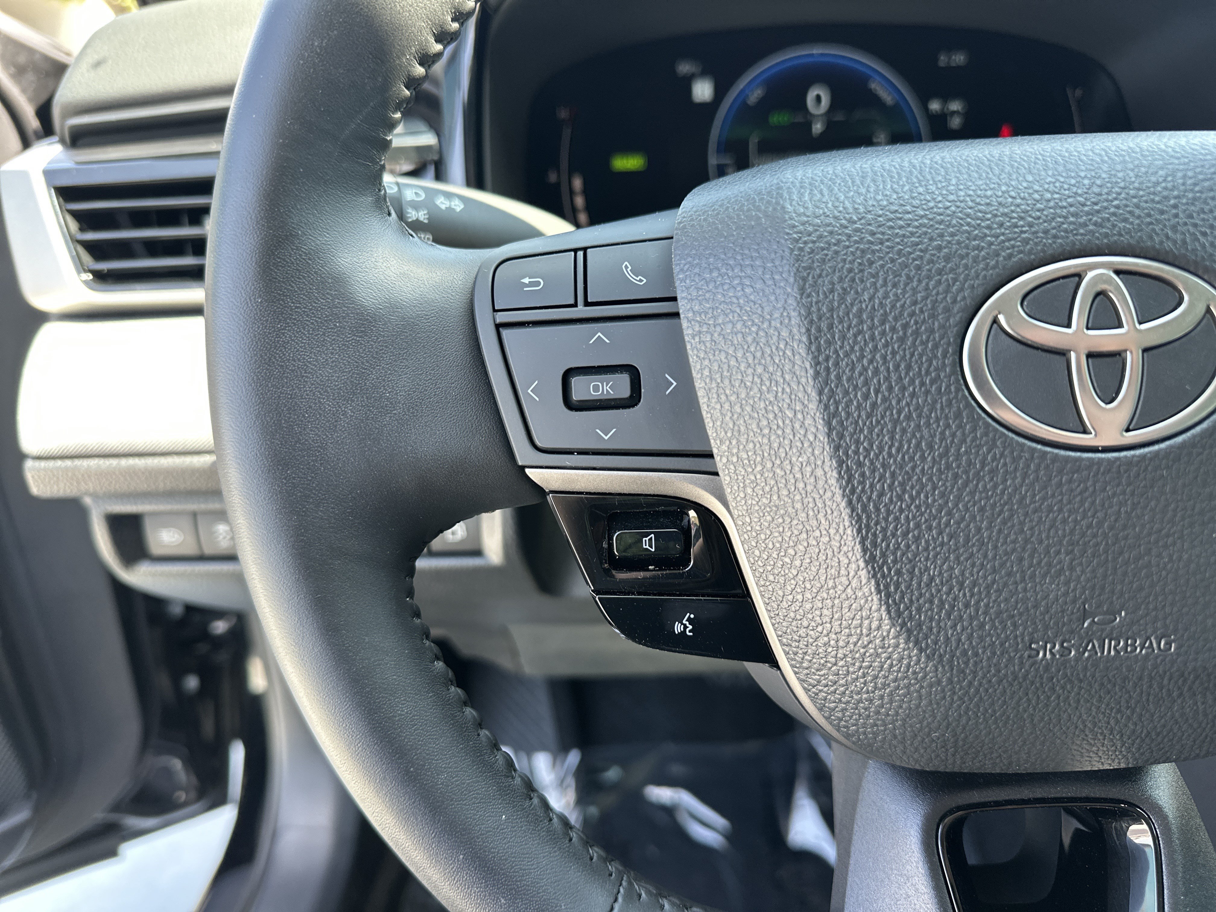 Used 2025 Toyota Camry LE w/ Convenience Package FWD image 19