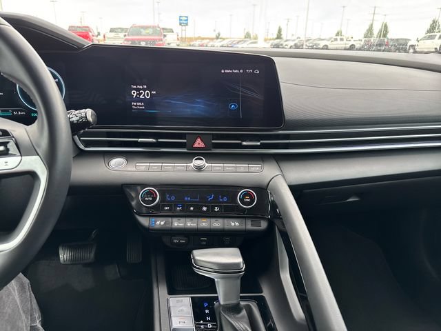 Used 2024 Hyundai Elantra Limited FWD image 18