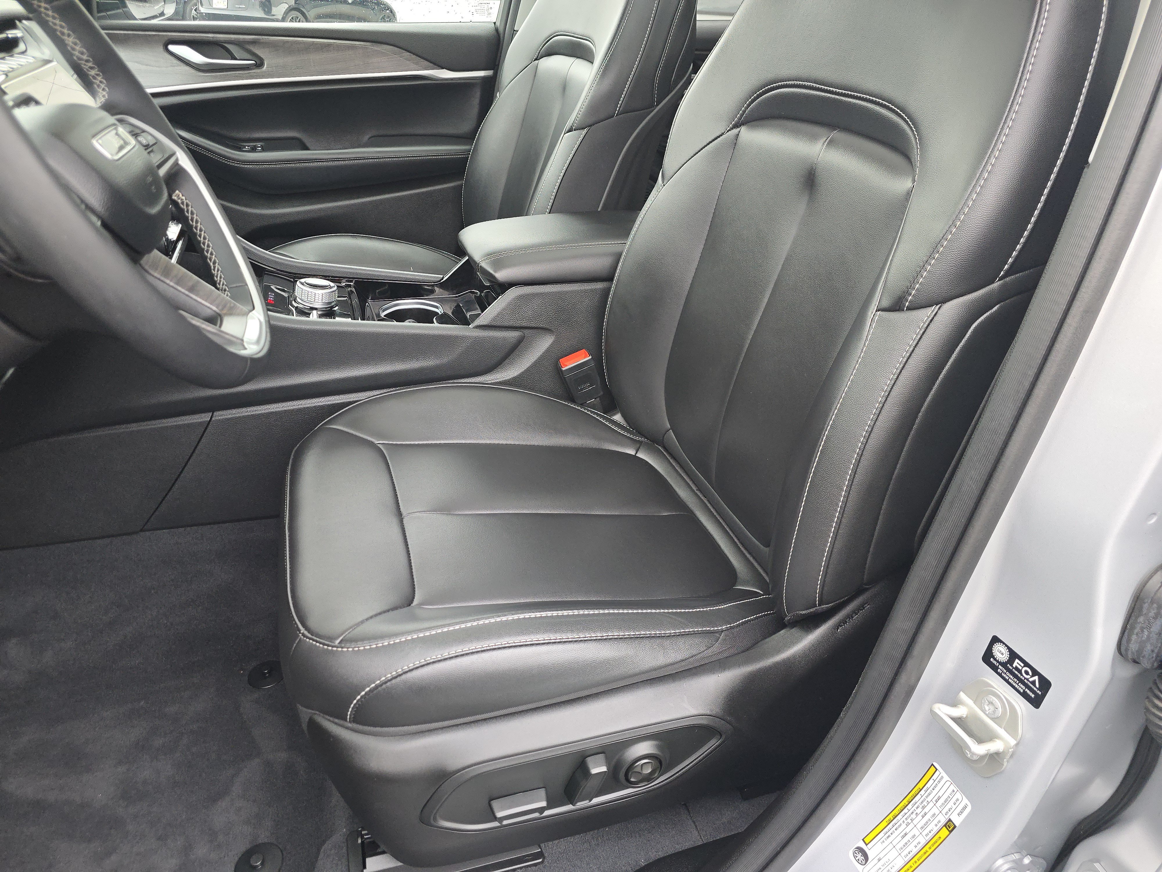 Used 2023 Jeep Grand Cherokee Limited AWD/4WD image 22
