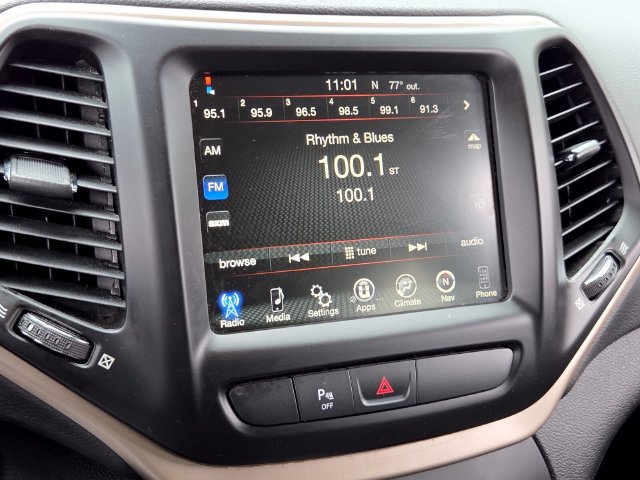 Used 2018 Jeep Cherokee Latitude FWD image 23