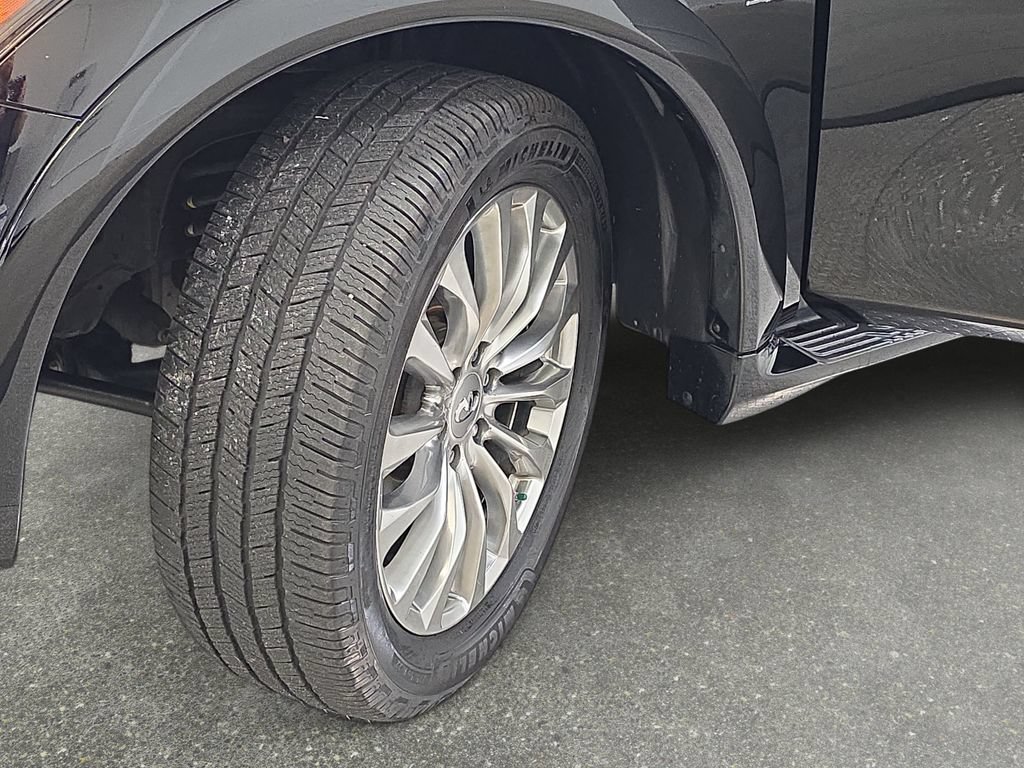 Used 2017 INFINITI QX80 4WD w/ Driver Assistance Package image 32