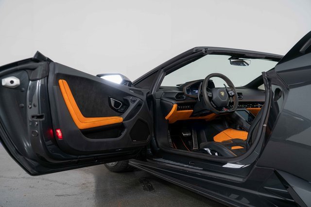 Used 2024 Lamborghini Huracan EVO image 14