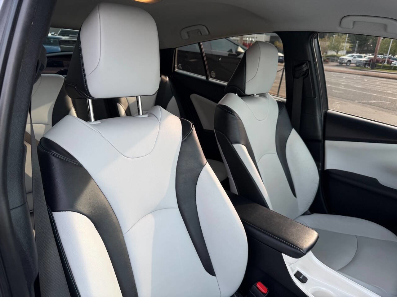 Used 2017 Toyota Prius Prime Advanced FWD image 16