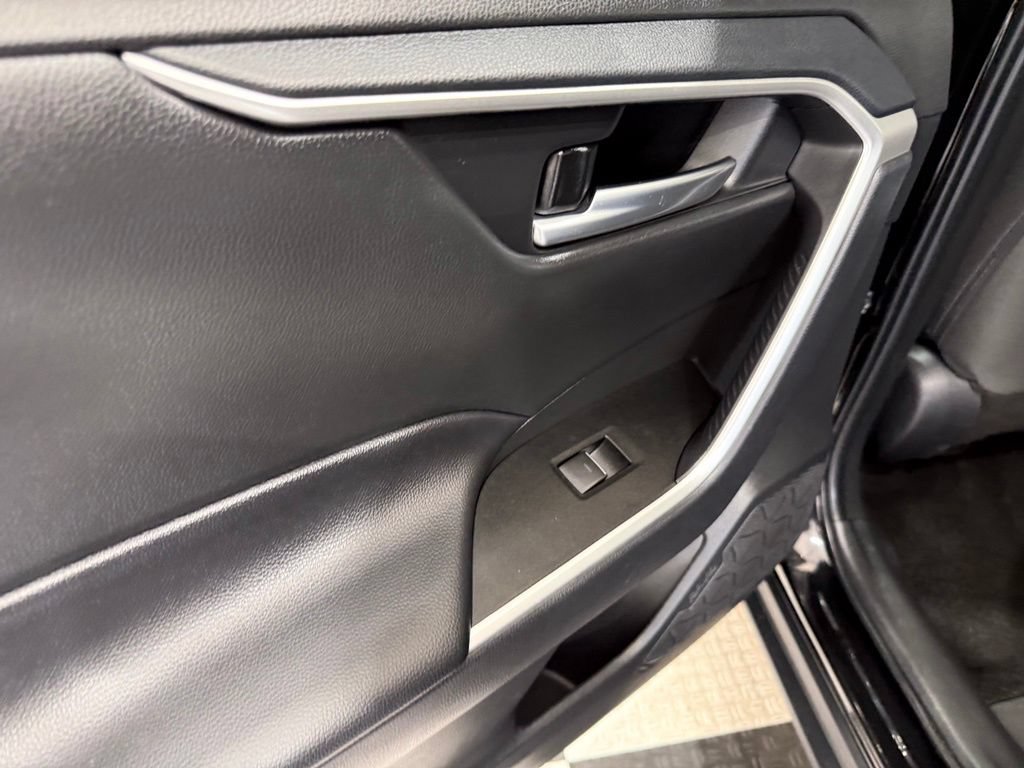 Used 2025 Toyota RAV4 XLE FWD image 18
