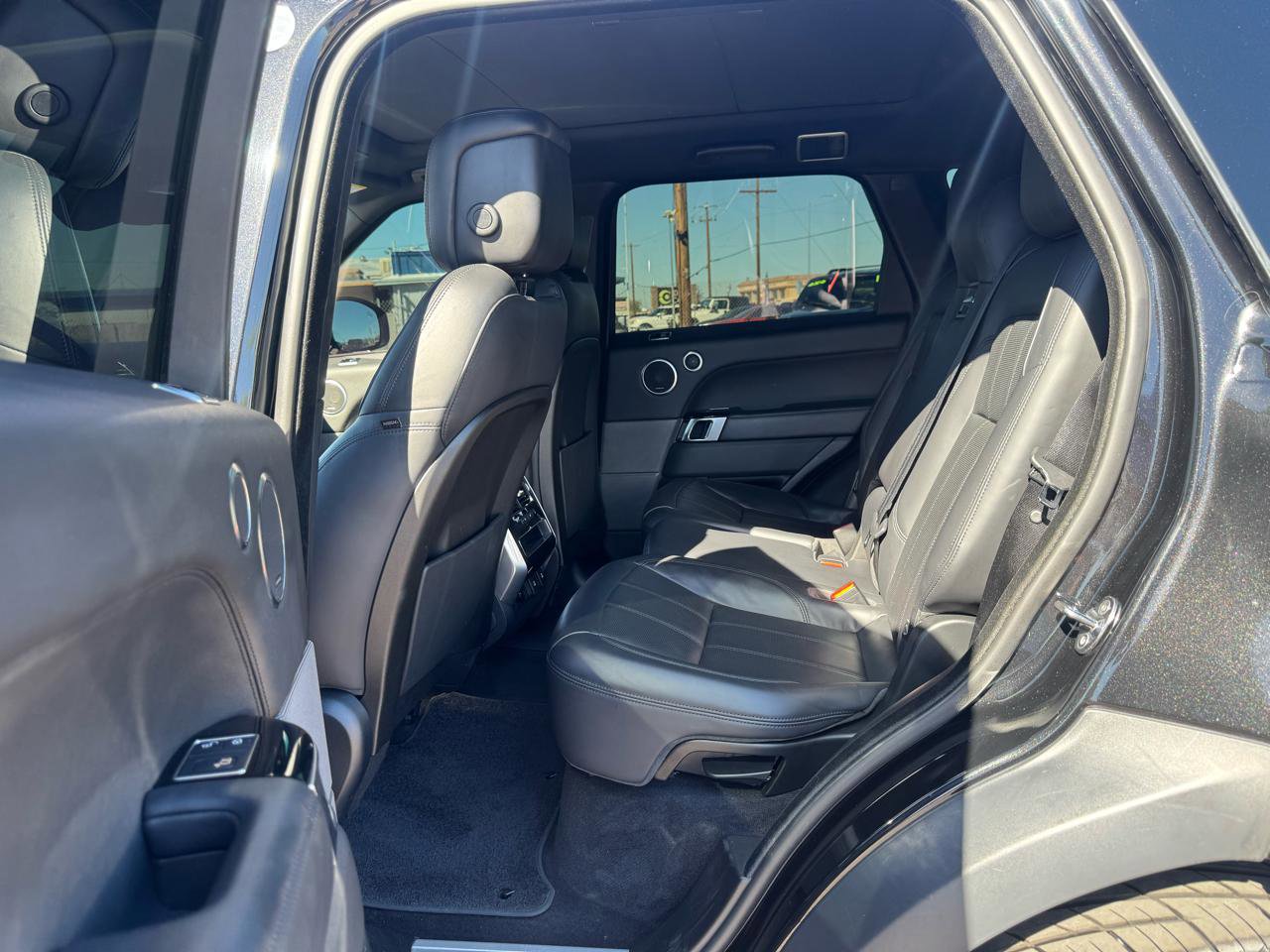 Used 2020 Land Rover Range Rover Sport HSE image 35