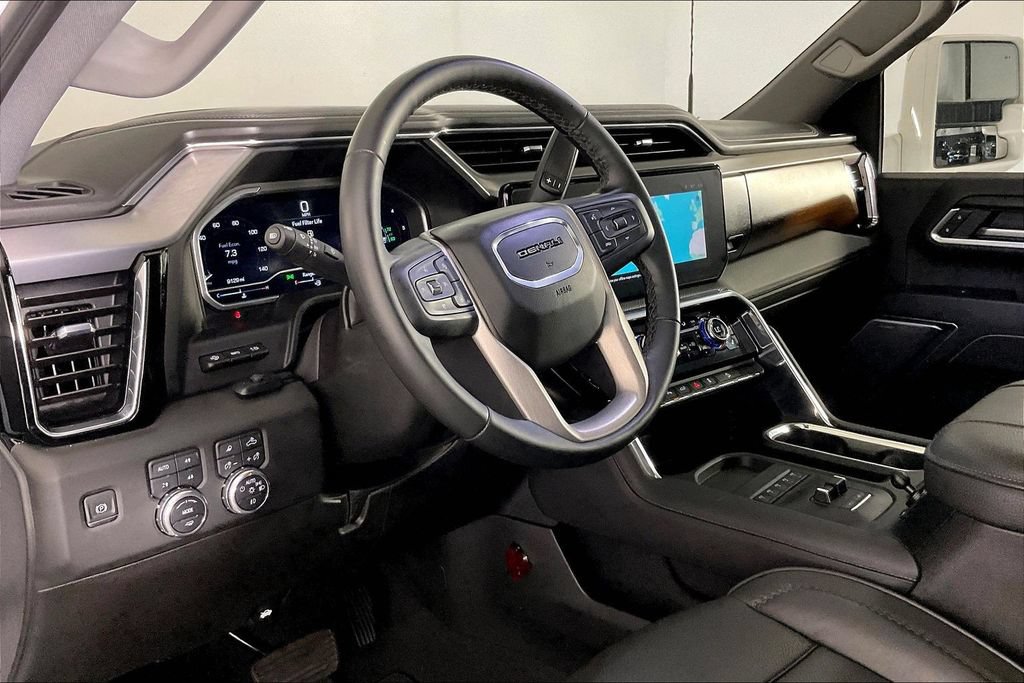 Used 2025 GMC Sierra 2500 Denali w/ Denali Reserve Package AWD/4WD image 16