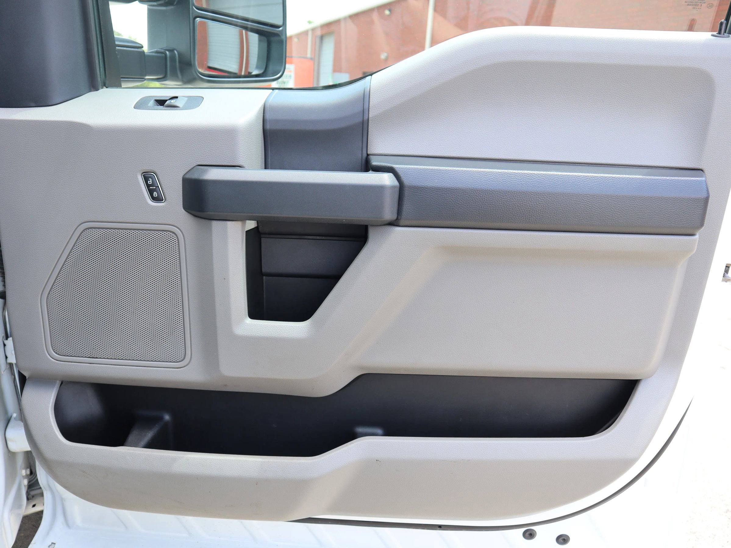 Used 2022 Ford F550 4x4 Crew Cab Super Duty w/ Power Equipment Group image 32