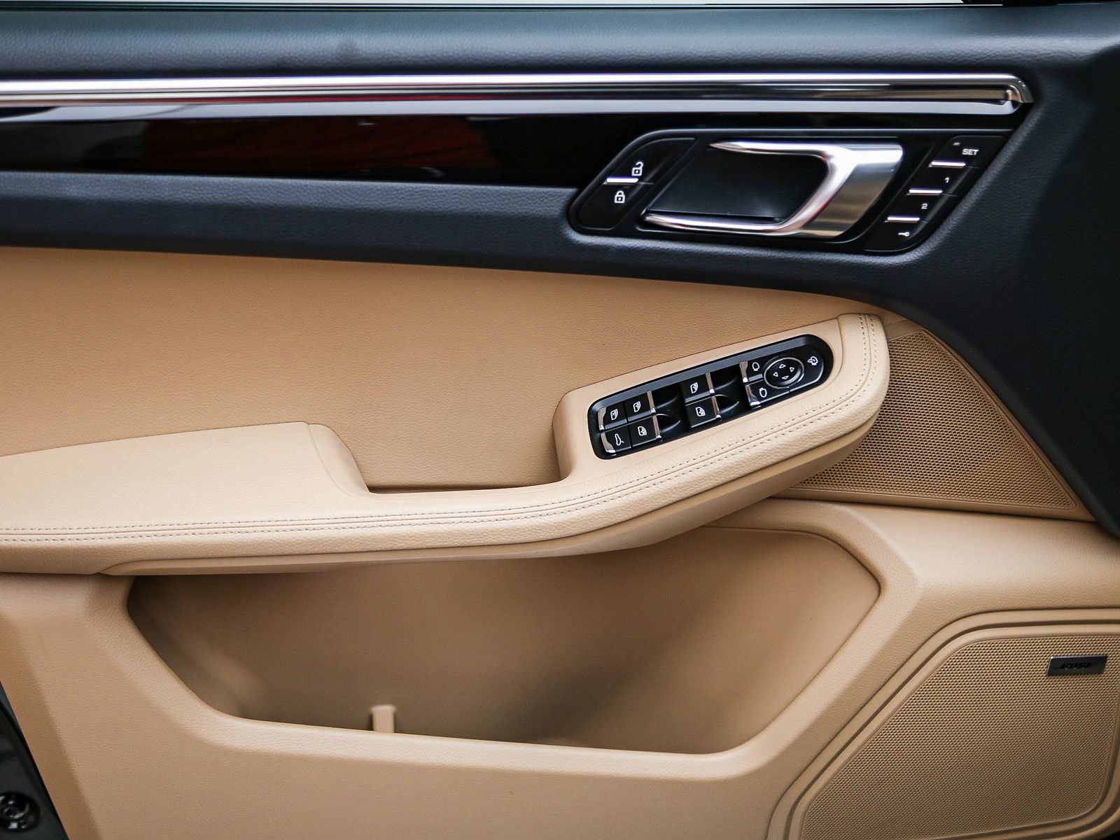 Certified 2026 Porsche Macan AWD/4WD image 27