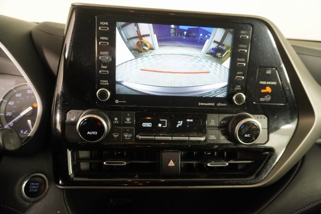 Used 2021 Toyota Highlander XLE image 28