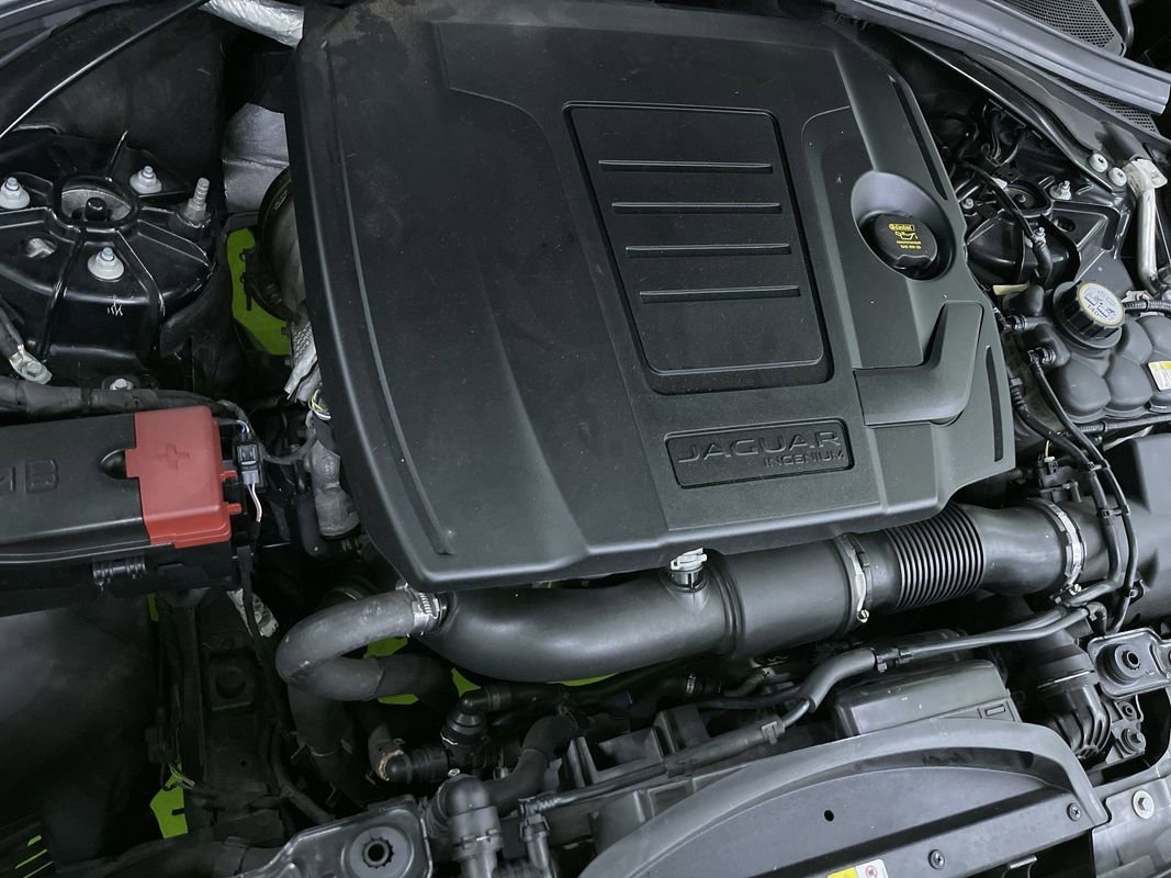 Used 2019 Jaguar F-PACE Prestige image 32