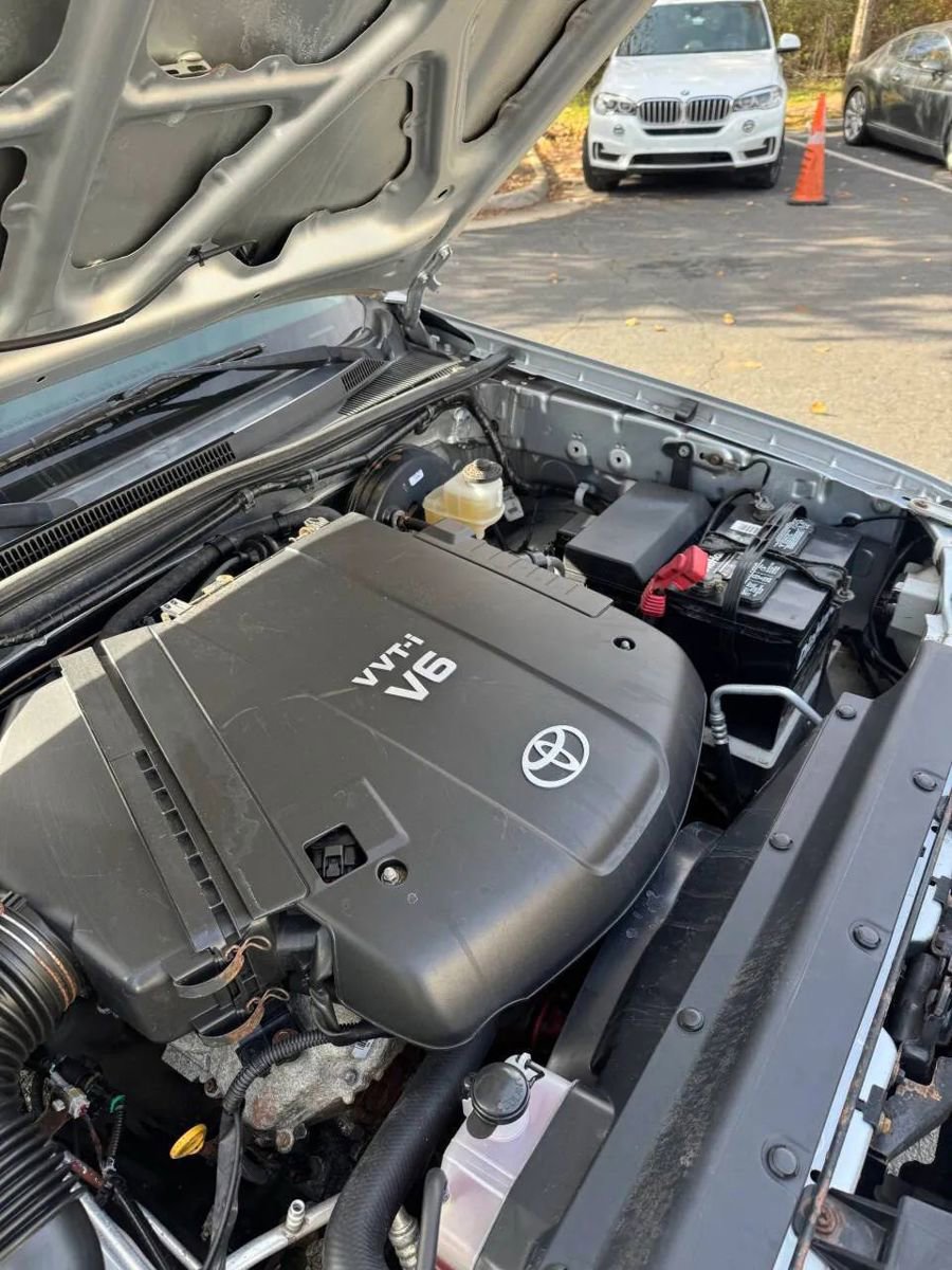 Used 2011 Toyota Tacoma 4x4 Access Cab V6 w/ TRD Sport Pkg image 16