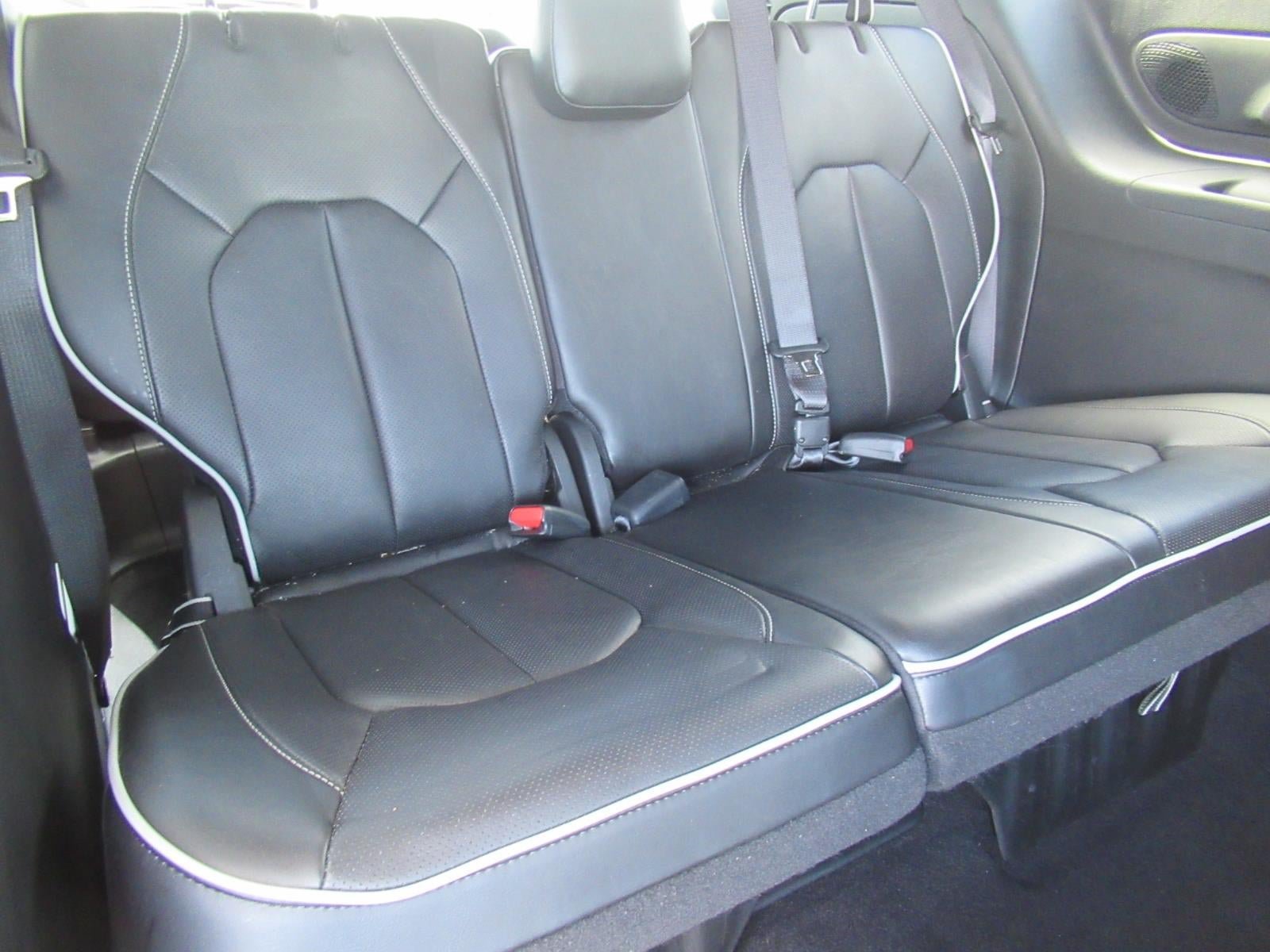 Used 2026 Chrysler Pacifica Limited FWD image 34