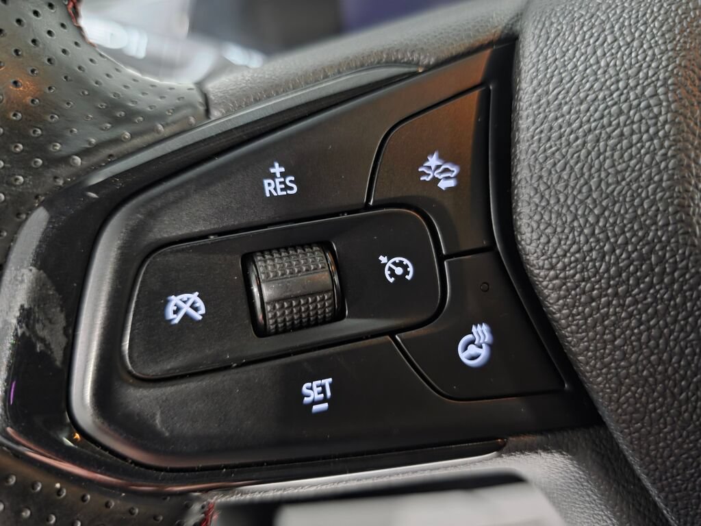 Used 2024 Chevrolet Trax RS w/ Sunroof Package FWD image 14