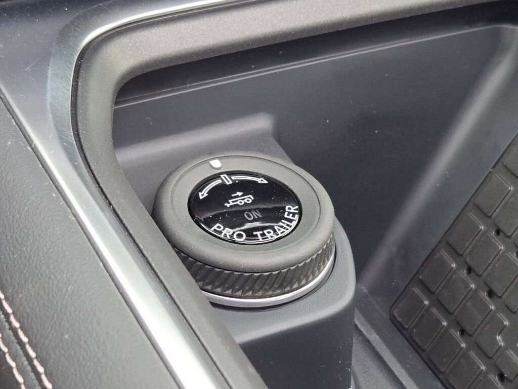 New 2025 Ford Expedition Platinum w/ Stealth Performance Package image 32