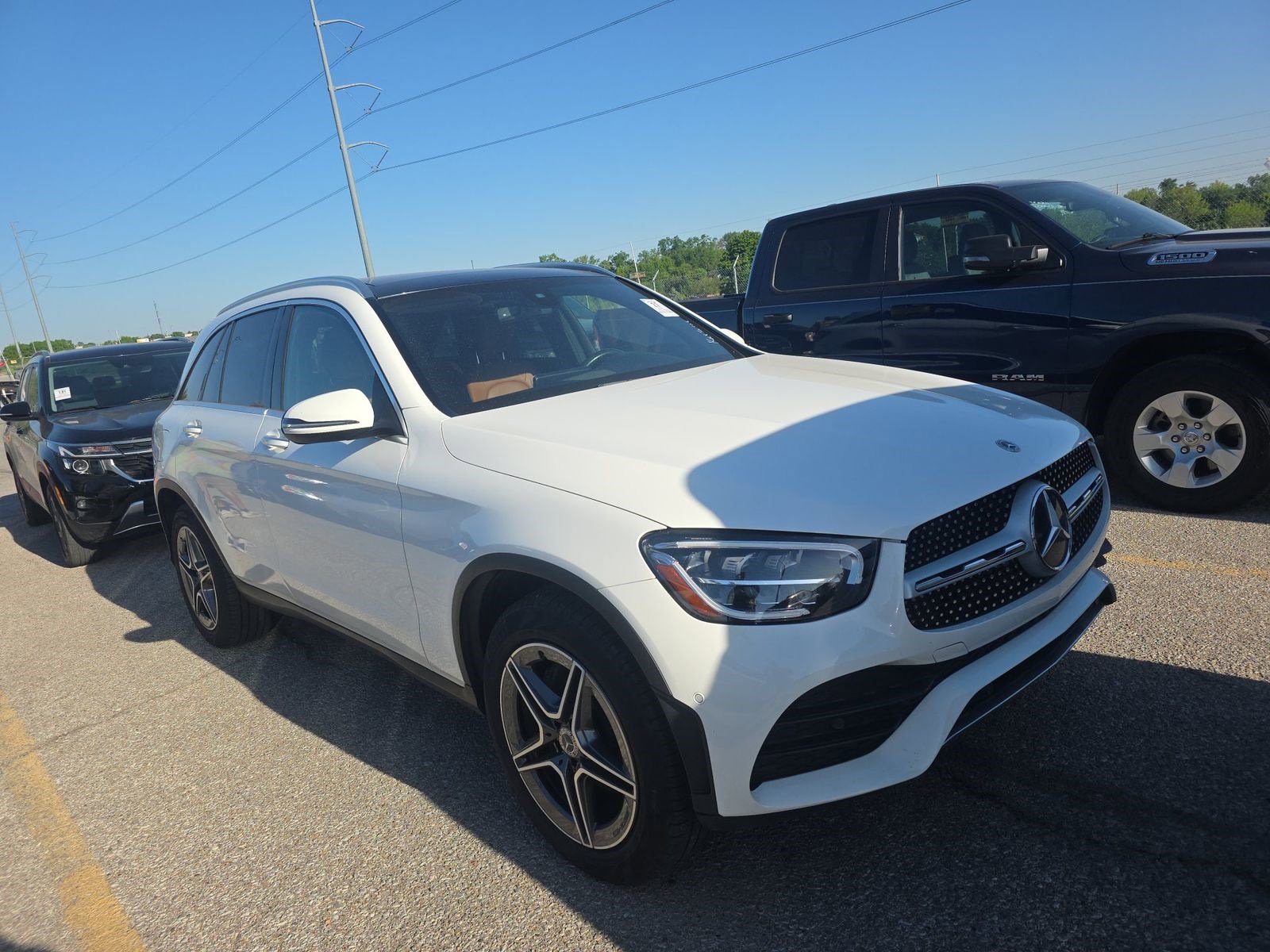 Used 2021 Mercedes-Benz GLC 300 4MATIC w/ AMG Line image 4