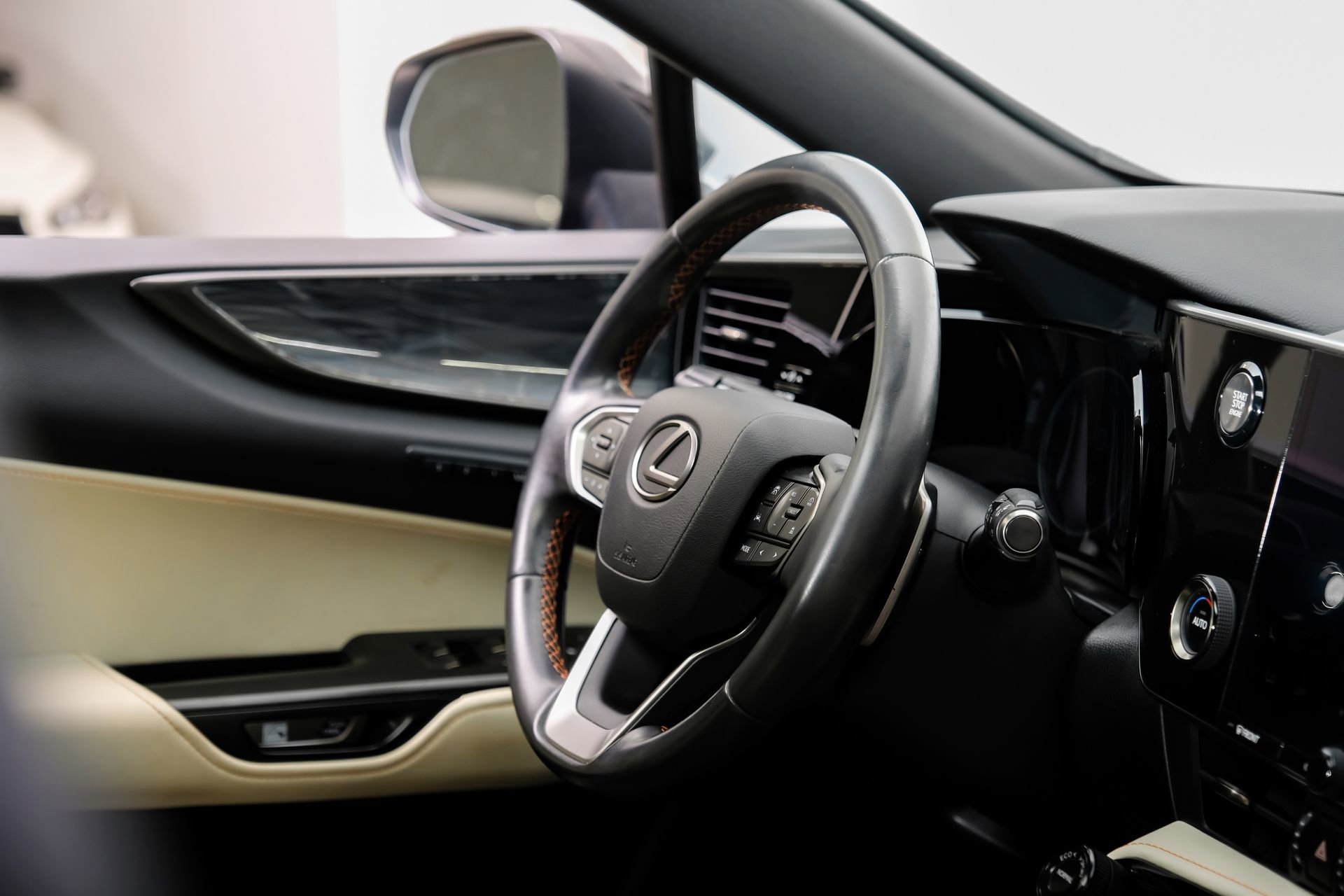 Used 2023 Lexus NX 250 FWD w/ Towing Package (2000 Lbs) image 18