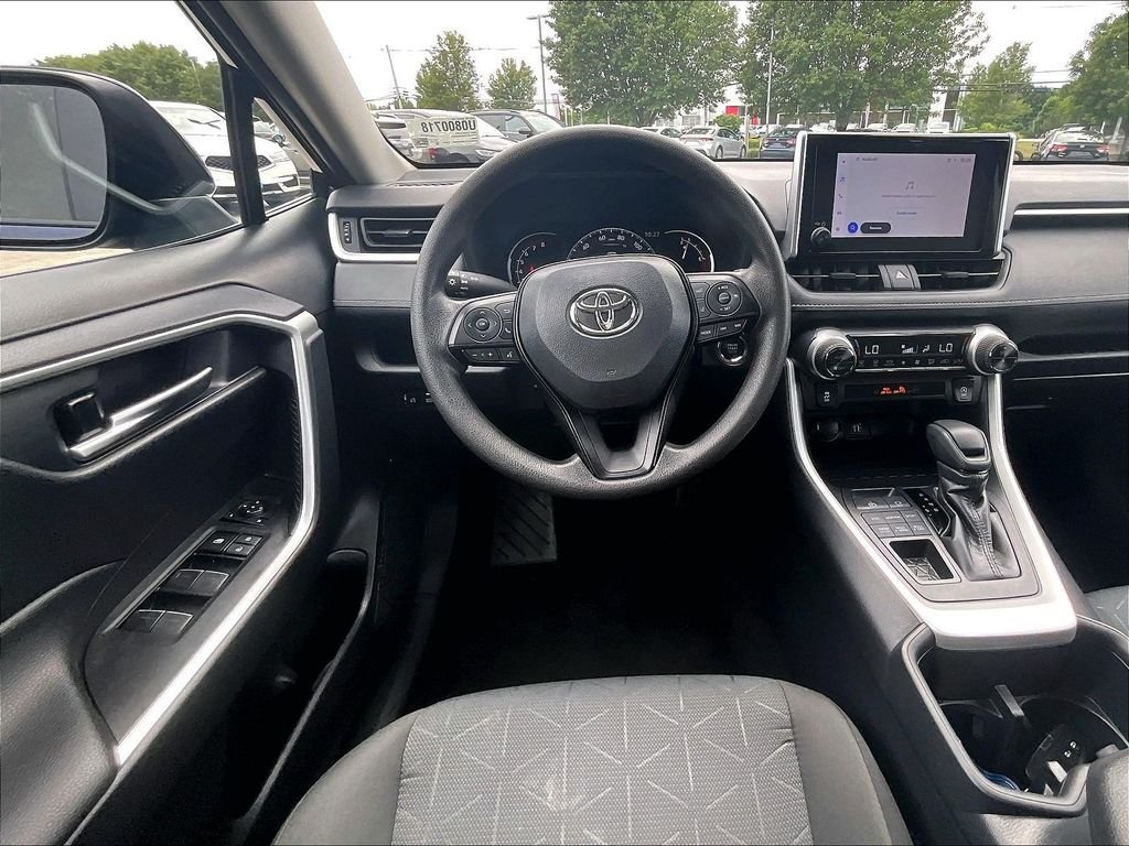 Used 2025 Toyota RAV4 XLE AWD/4WD image 17
