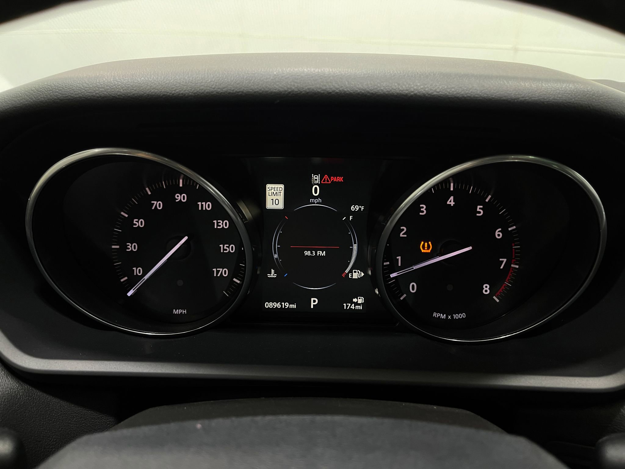 Used 2017 Land Rover Range Rover Sport HSE image 23