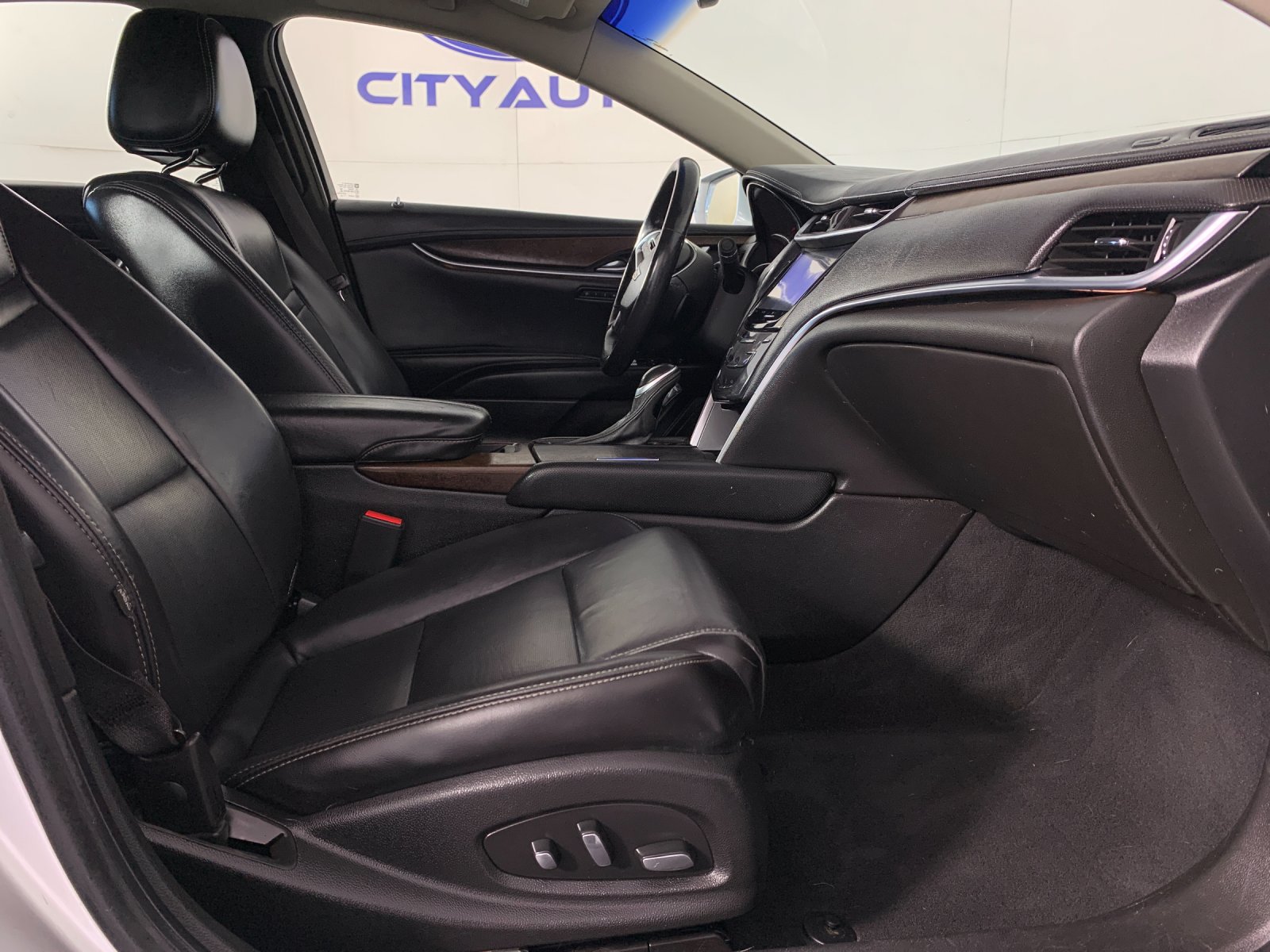 Used 2018 Cadillac XTS Luxury FWD image 40