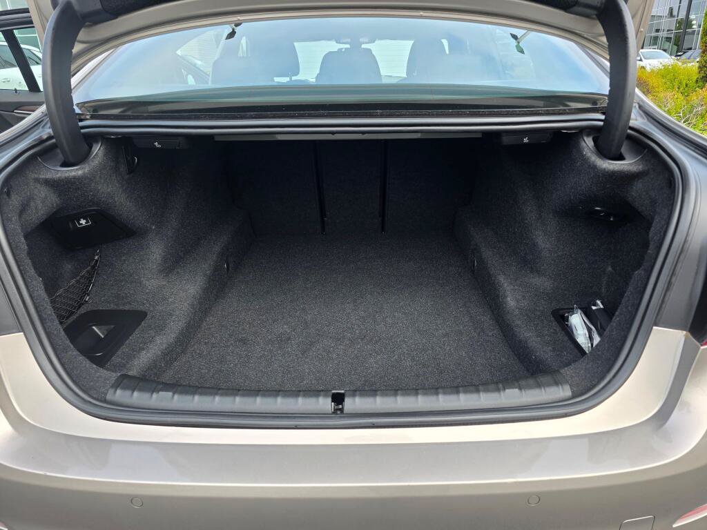 Used 2017 BMW 530i RWD image 10