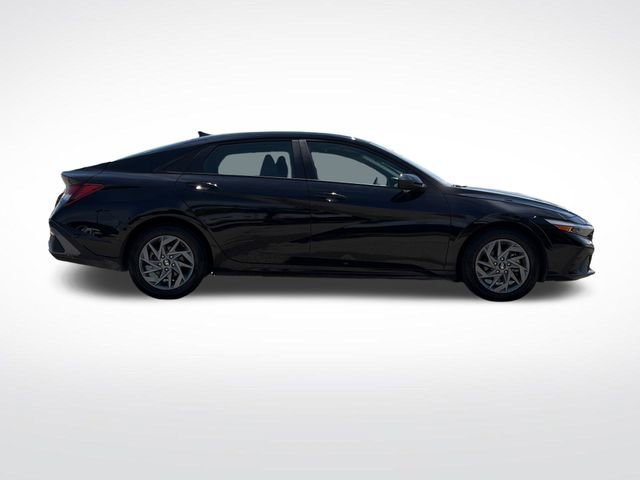 Used 2024 Hyundai Elantra SEL FWD image 18