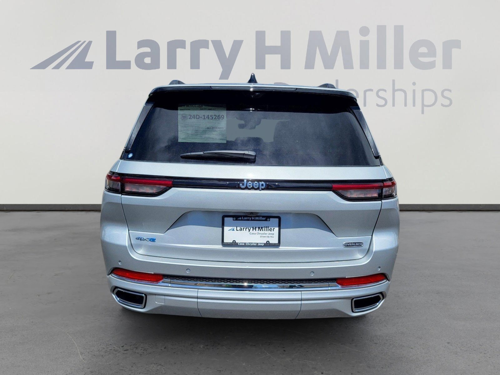 New 2024 Jeep Grand Cherokee Overland w/ Luxury Tech Group IV AWD/4WD image 5