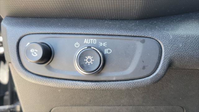 Used 2021 Chevrolet TrailBlazer LS w/ LPO, Blackout Package FWD image 19