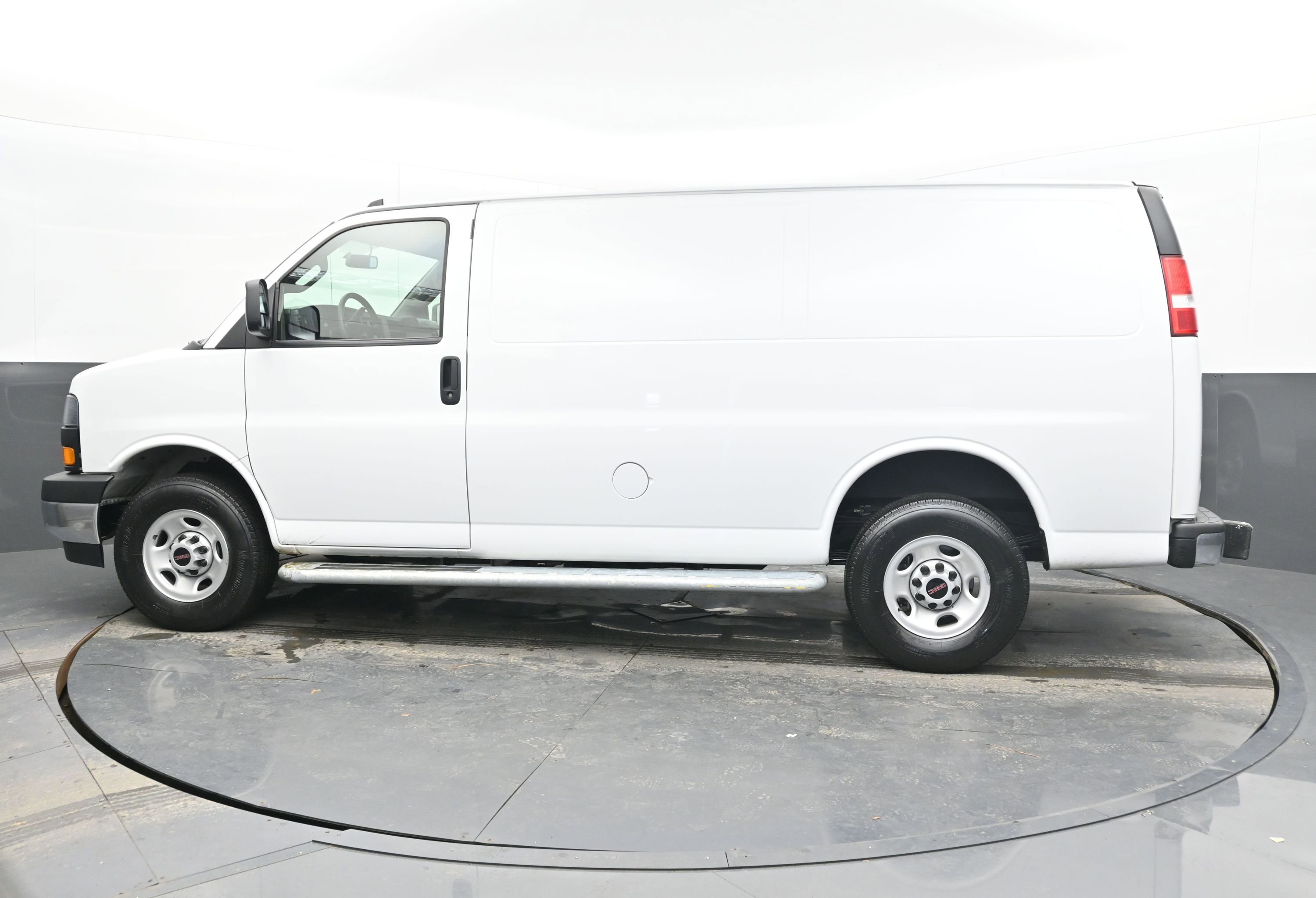 Used 2024 GMC Savana 2500 w/ Driver Convenience Package image 7