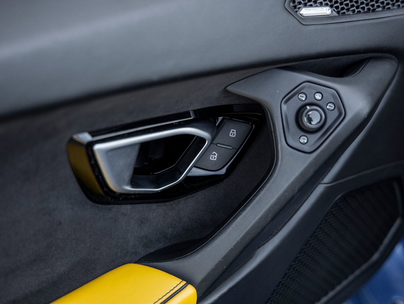 Used 2020 Lamborghini Huracan EVO image 22