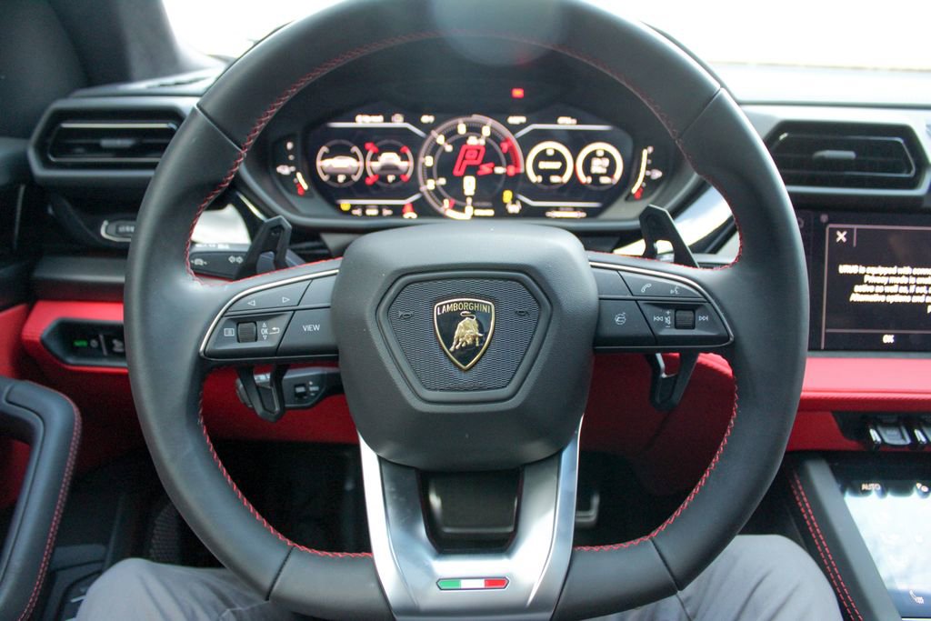 Used 2025 Lamborghini Urus SE image 12