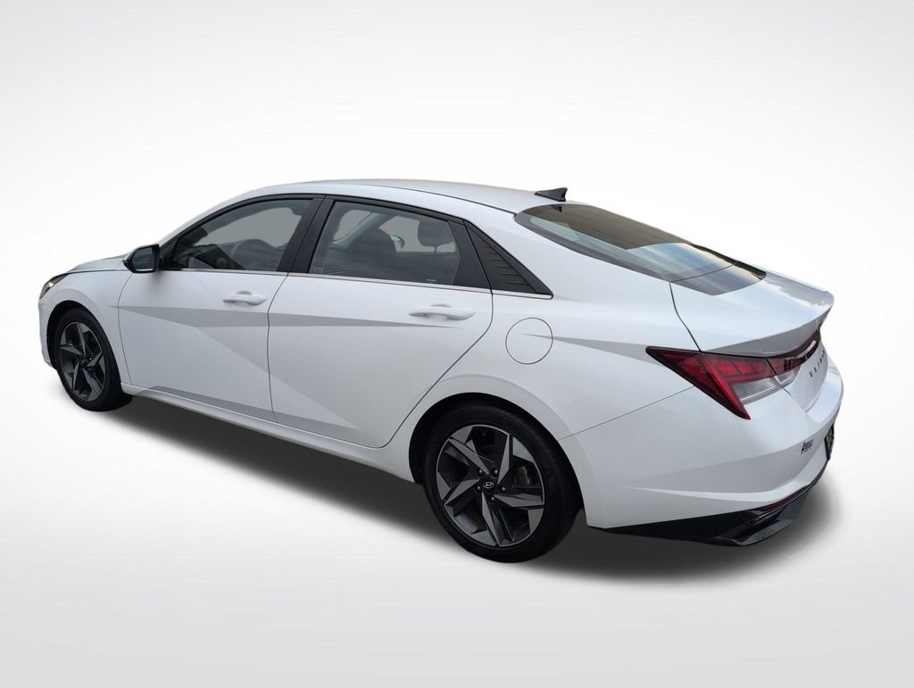 Certified 2023 Hyundai Elantra Limited w/ Cargo Package FWD image 4