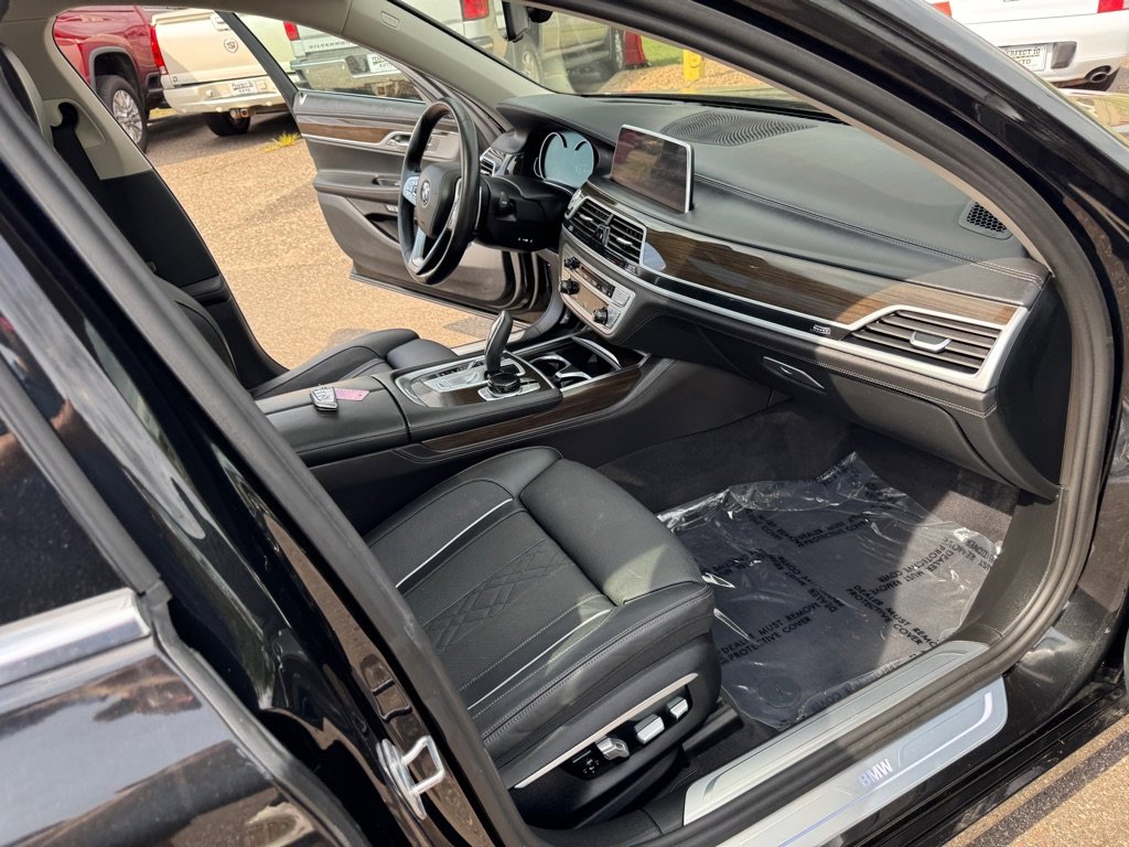 Used 2017 BMW 740i xDrive image 35