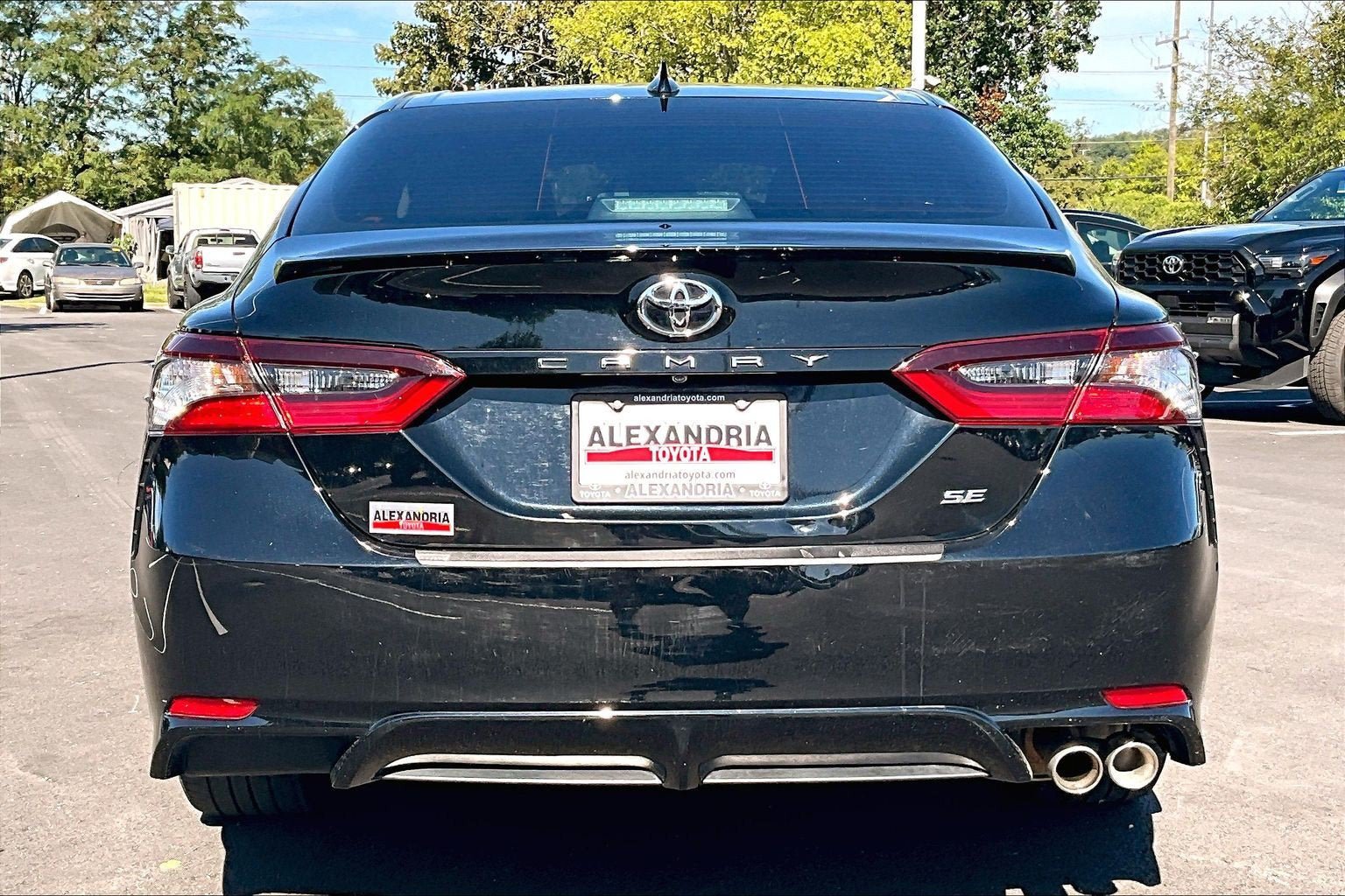 Used 2023 Toyota Camry SE FWD image 4