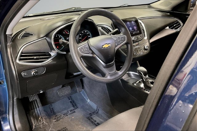 Used 2021 Chevrolet Malibu LT FWD image 14