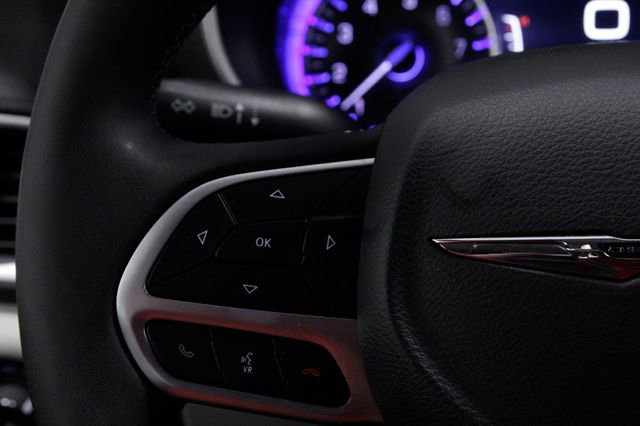 Used 2024 Chrysler Pacifica Touring-L image 31