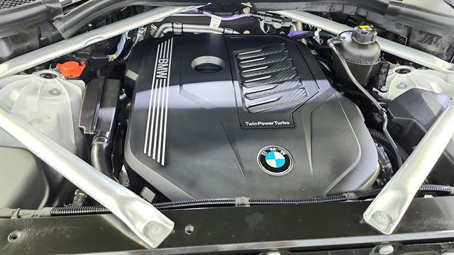 Used 2022 BMW X5 sDrive40i w/ M Sport Package RWD image 39