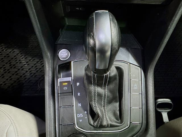 Used 2021 Volkswagen Tiguan SE w/ Panoramic Sunroof Package image 23