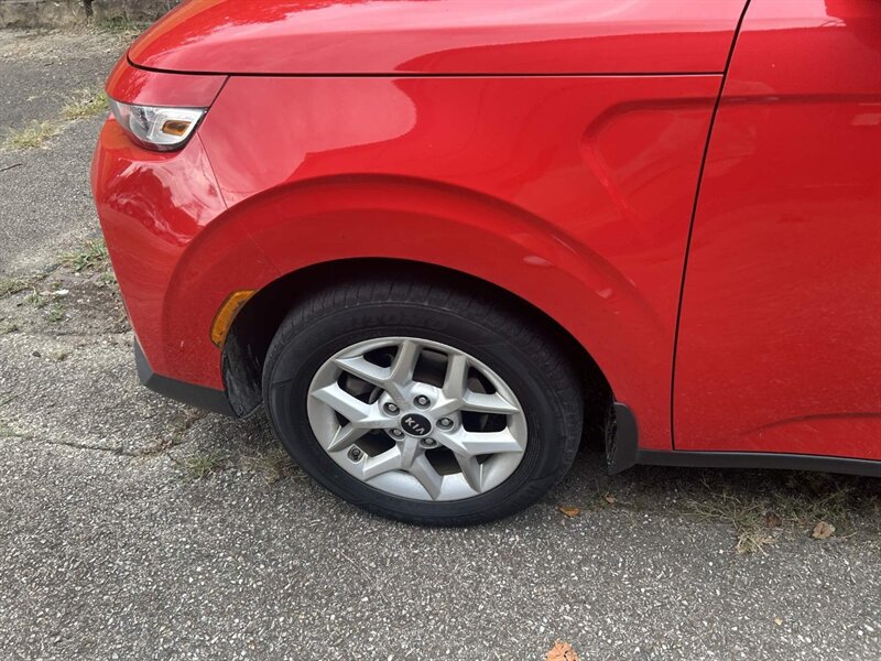Used 2020 Kia Soul S FWD image 18
