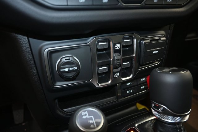 New 2026 Jeep Wrangler Unlimited Sahara AWD/4WD image 27